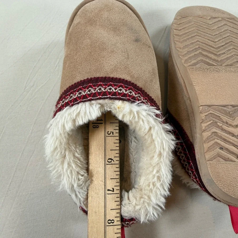 Madden Girl Kids Faux Suede Slippers Tan Faux Fur Lined Embroidered Trim Trim‎